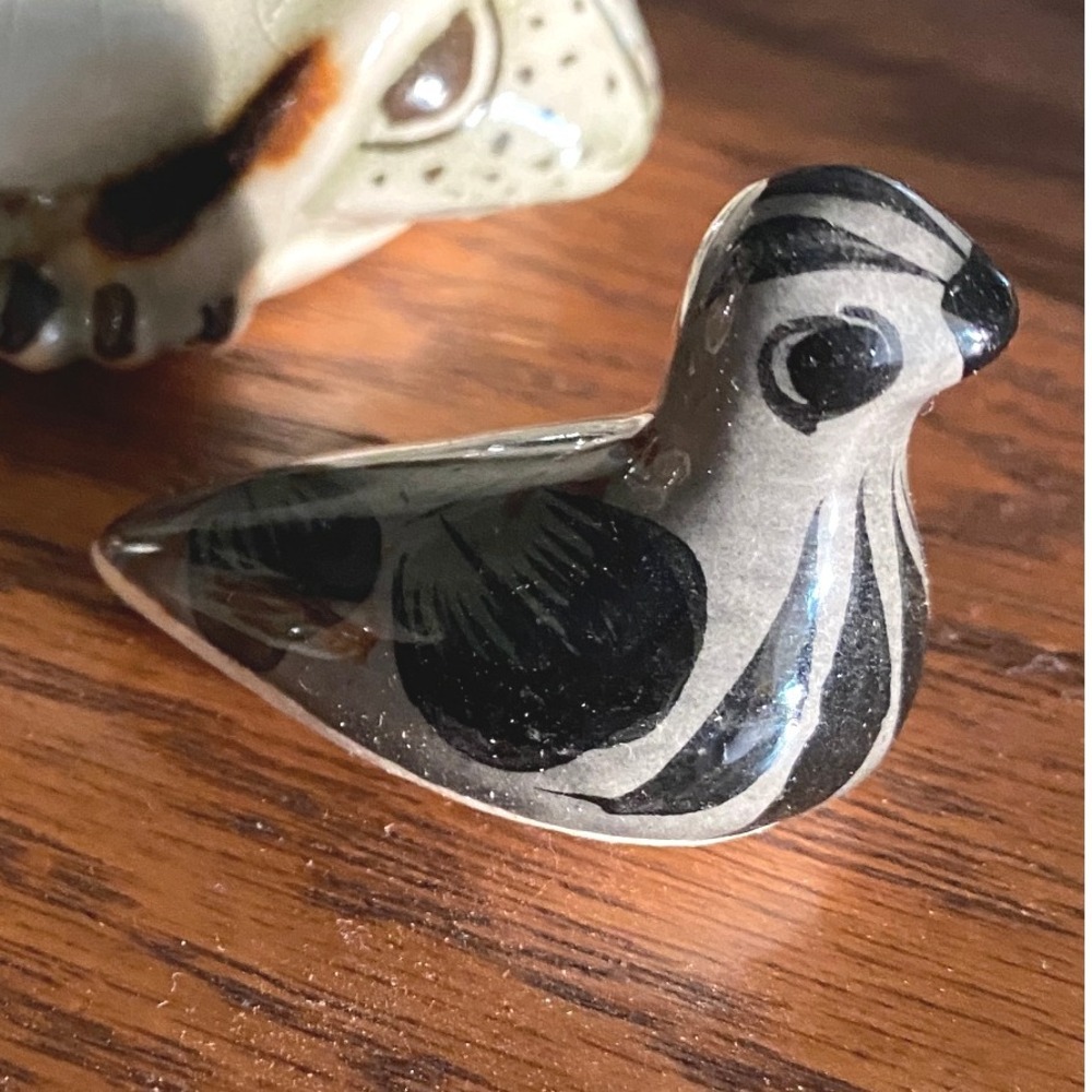 Signed Mexico Folk Art Mini Bird Figurine Hand Painted Pottery 1.5" Whimsical‎